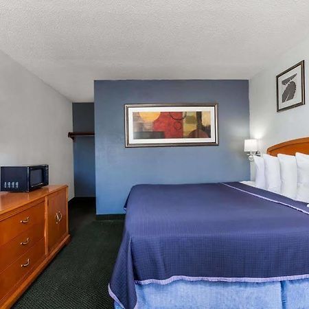 Super 8 By Wyndham Orlando Near Florida Mall Williamsburg Exterior photo