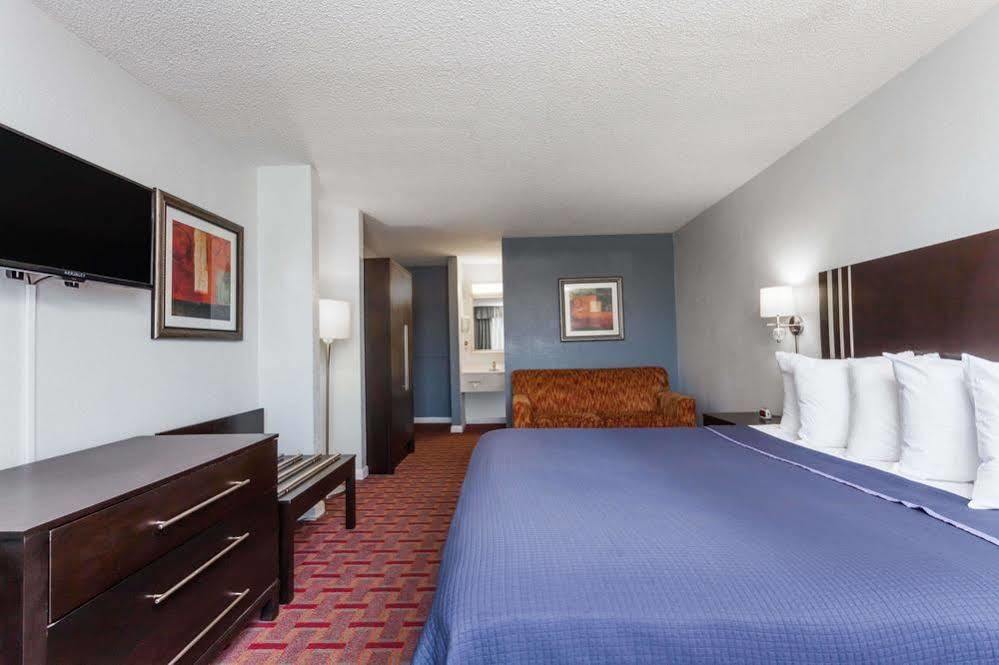 Super 8 By Wyndham Orlando Near Florida Mall Williamsburg Exterior photo