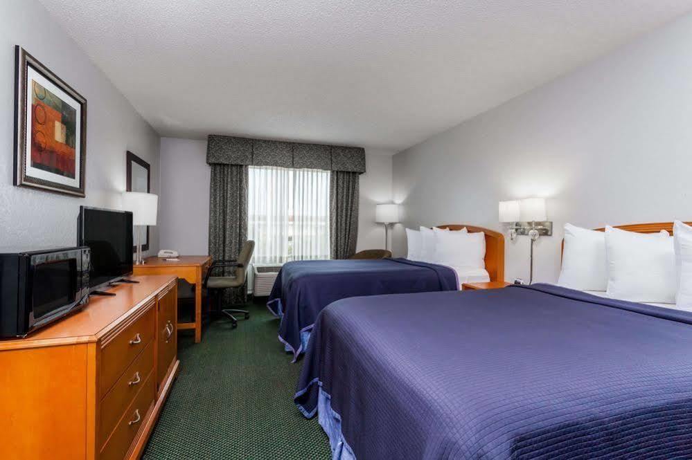 Super 8 By Wyndham Orlando Near Florida Mall Williamsburg Exterior photo