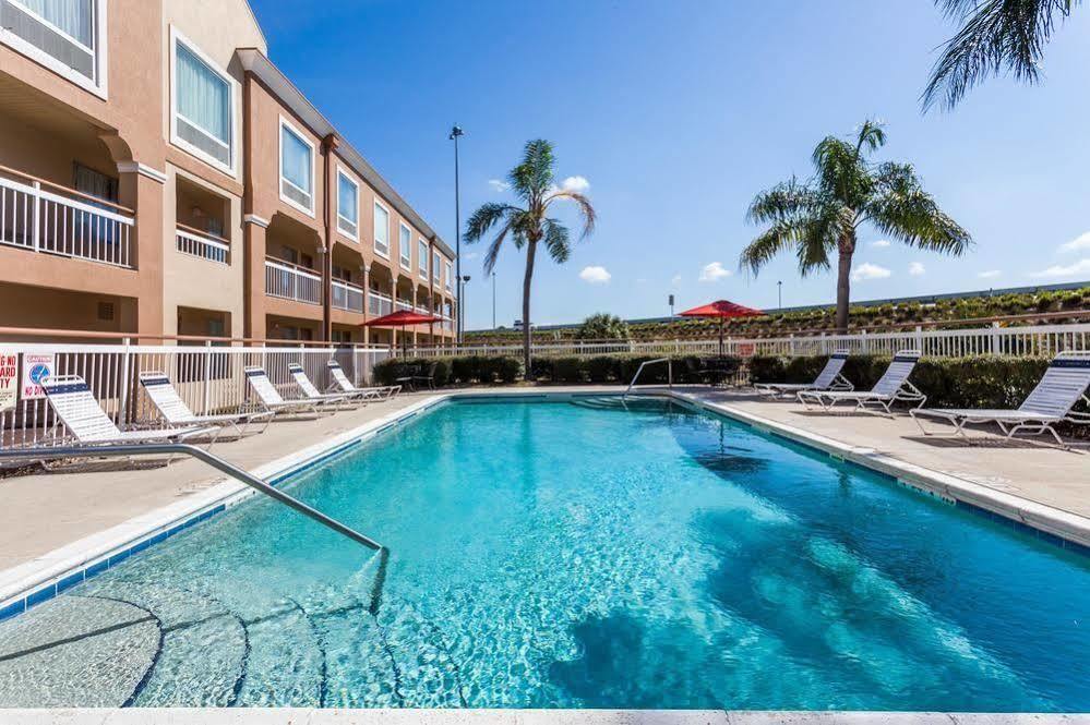 Super 8 By Wyndham Orlando Near Florida Mall Williamsburg Exterior photo